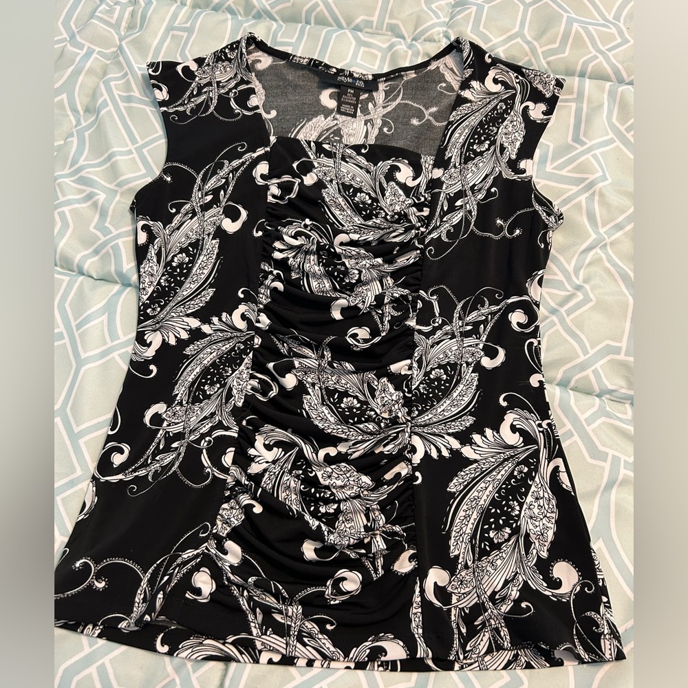 Sleeveless Black and White Ruched Top